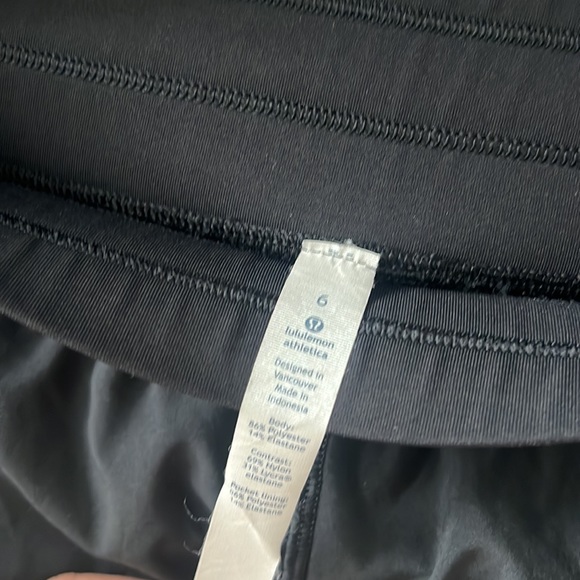 Lululemon Black Joggers - Size 6 - lightweight - Picture 3 of 3